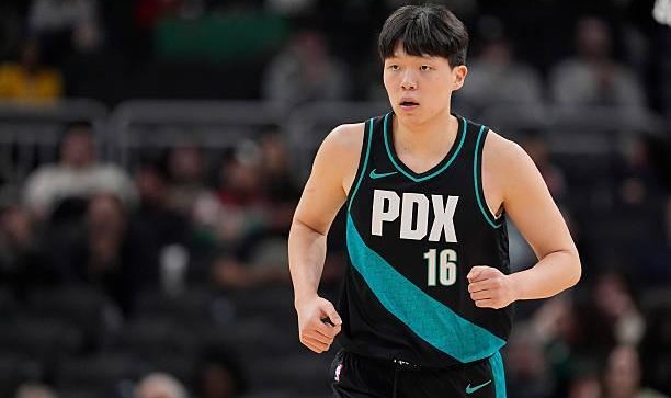 又是折返跑的一天，杨瀚森登场6分钟1中0得到1板1助&amp;amp;遭隔扣